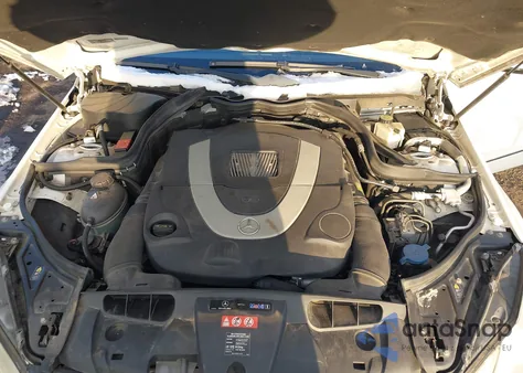 2010 Mercedes-Benz E 550 z USA, uszkodzony, nr VIN WDDKJ7CB1AF035971